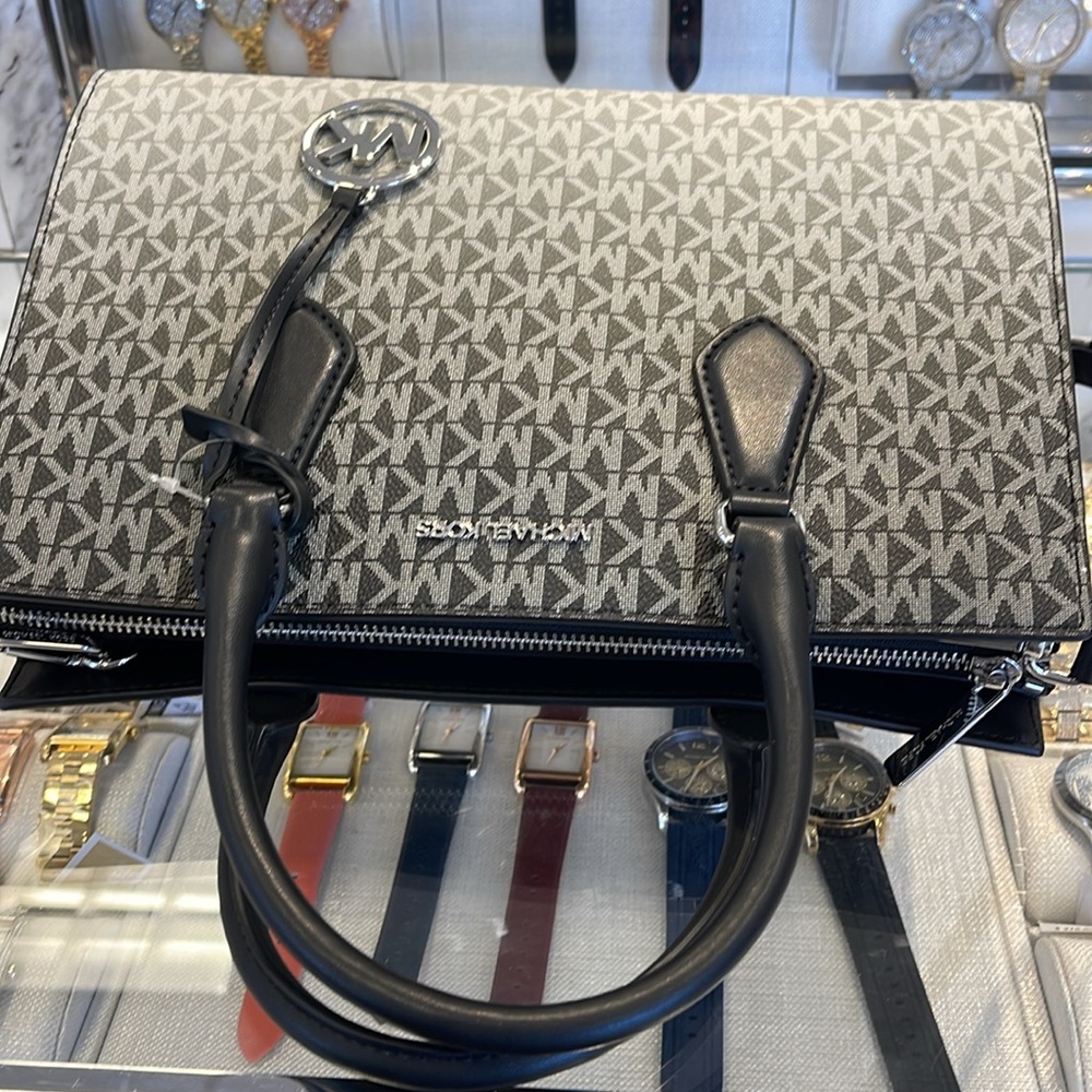 Michael Kors Sheila Medium Signature CZ Logo Satchel Crossbody Center Zip
Black - Picture 13 of 16